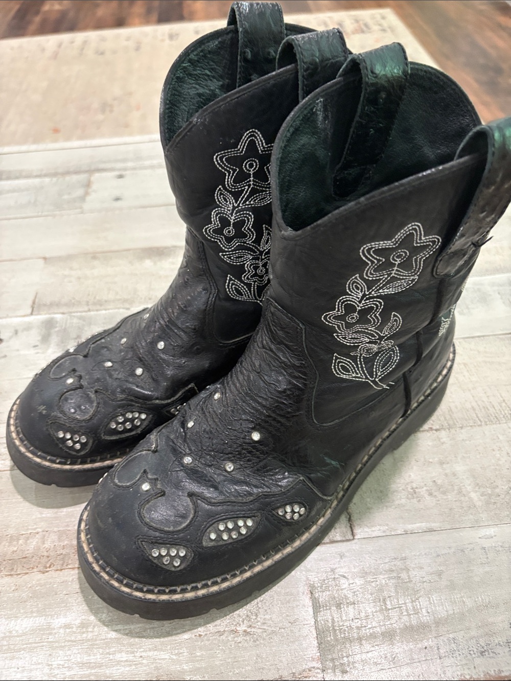 ROPER Women’s Studded Black Western Boots with Floral Stitching